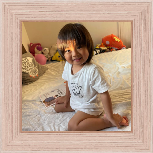 おとこのこ、〇歳、すましがお